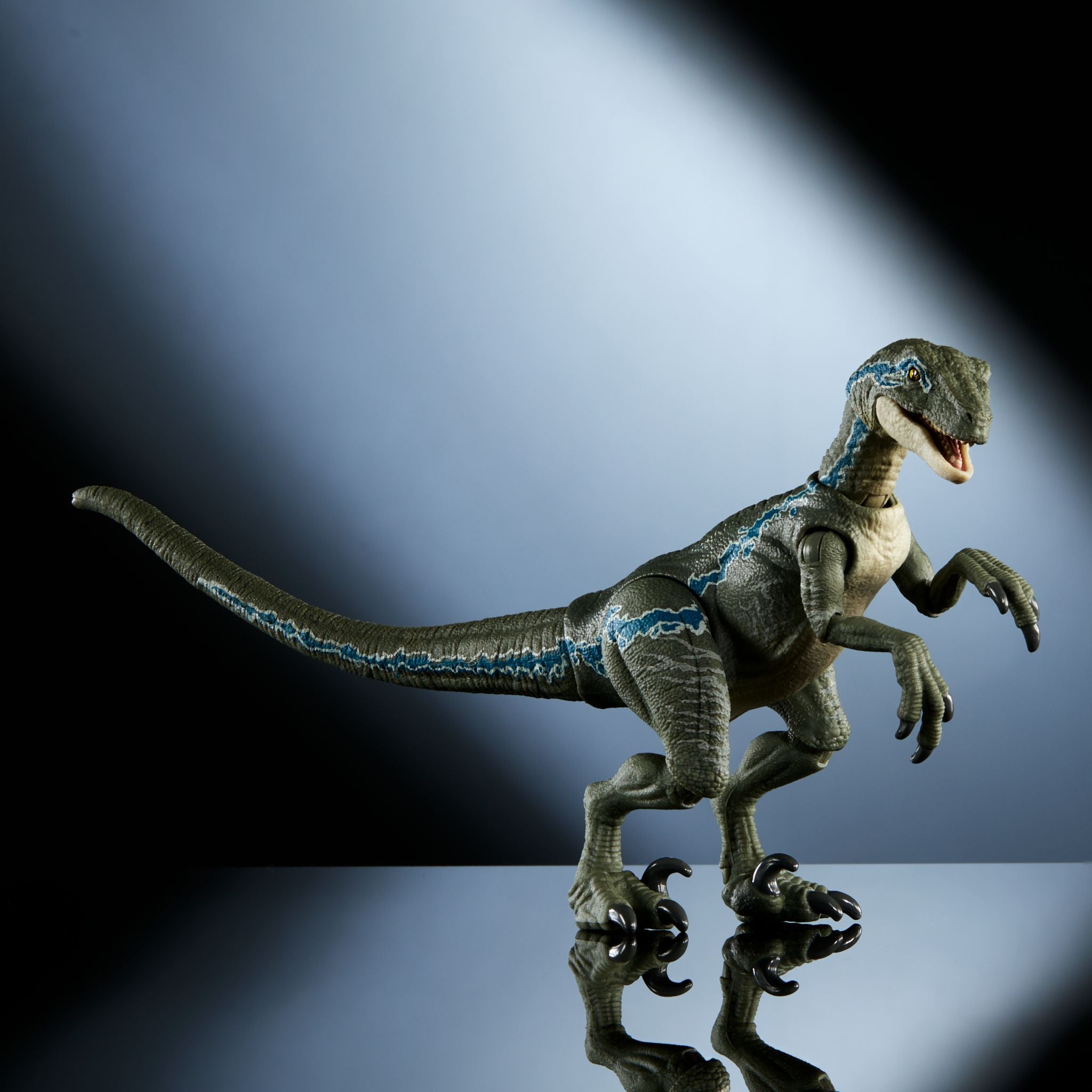 Jurassic World Hammond Collection - Movie - Authentic Velociraptor 'Blue' Figure