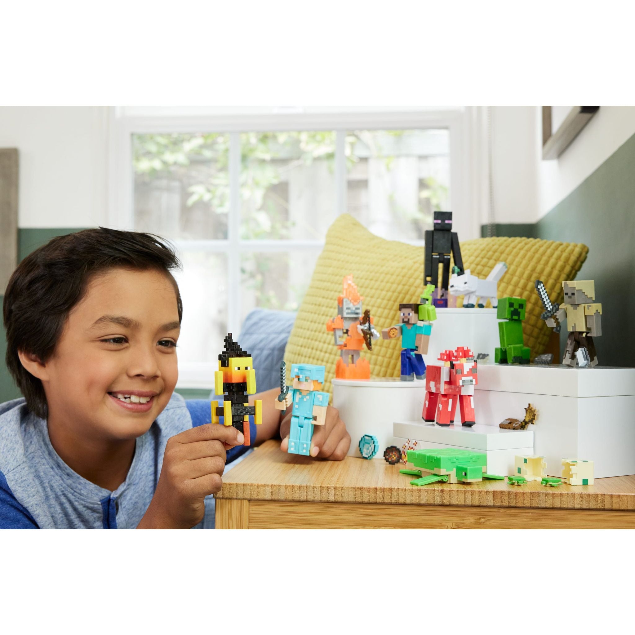 Hot Sale! 3.25-Inch Minecraft Action Figure - Alex Wearing Diamond Armor