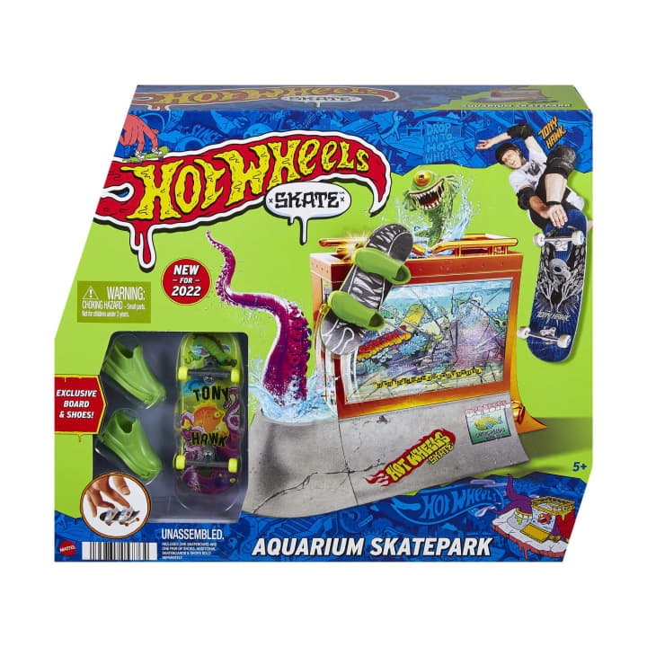 Hot Wheels Skate Drop In Skate Aquarium Skatepark Playset - Exclusive Fingerboarding Fun!