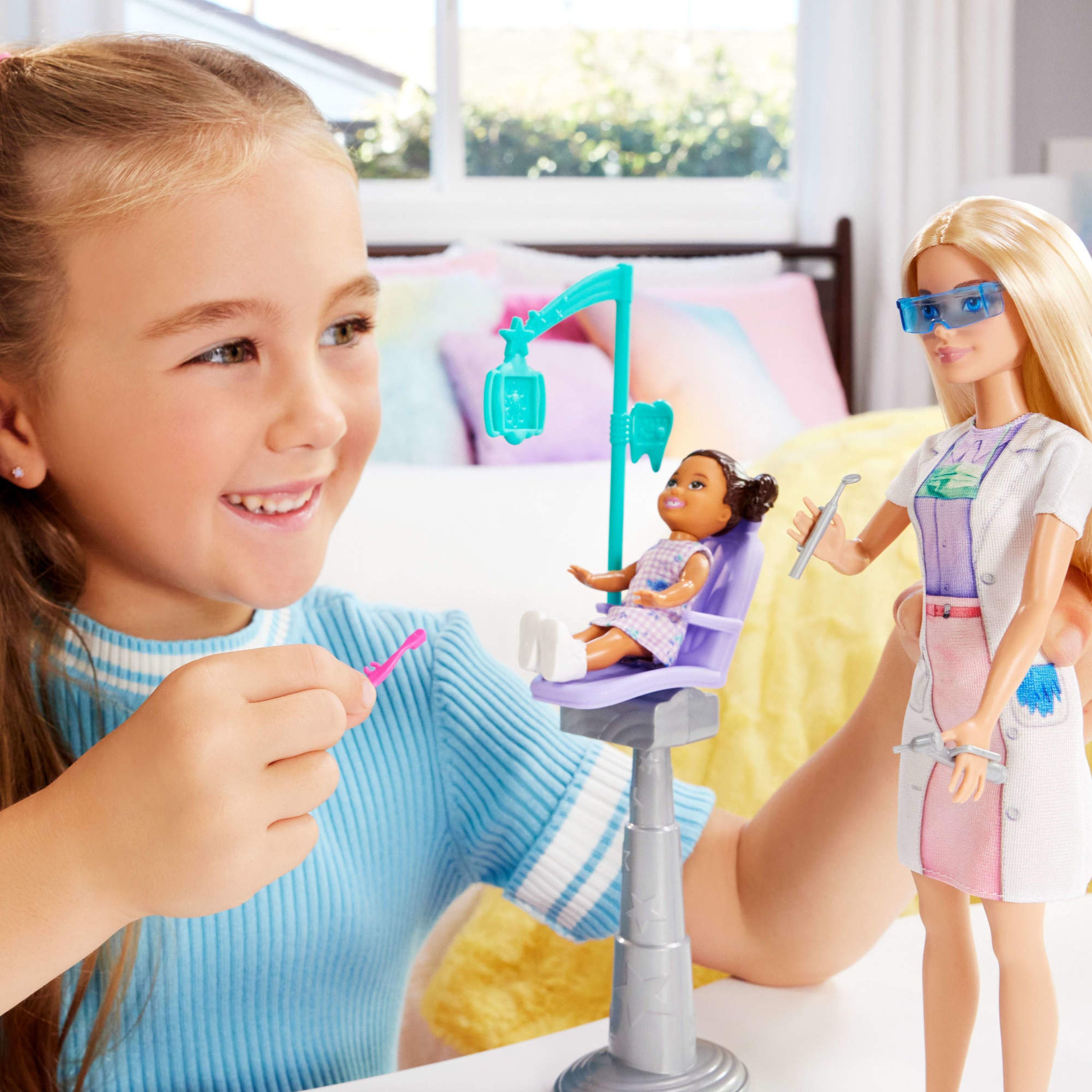 Barbie Dentist Blonde Doll Playset - Explore Career Roles