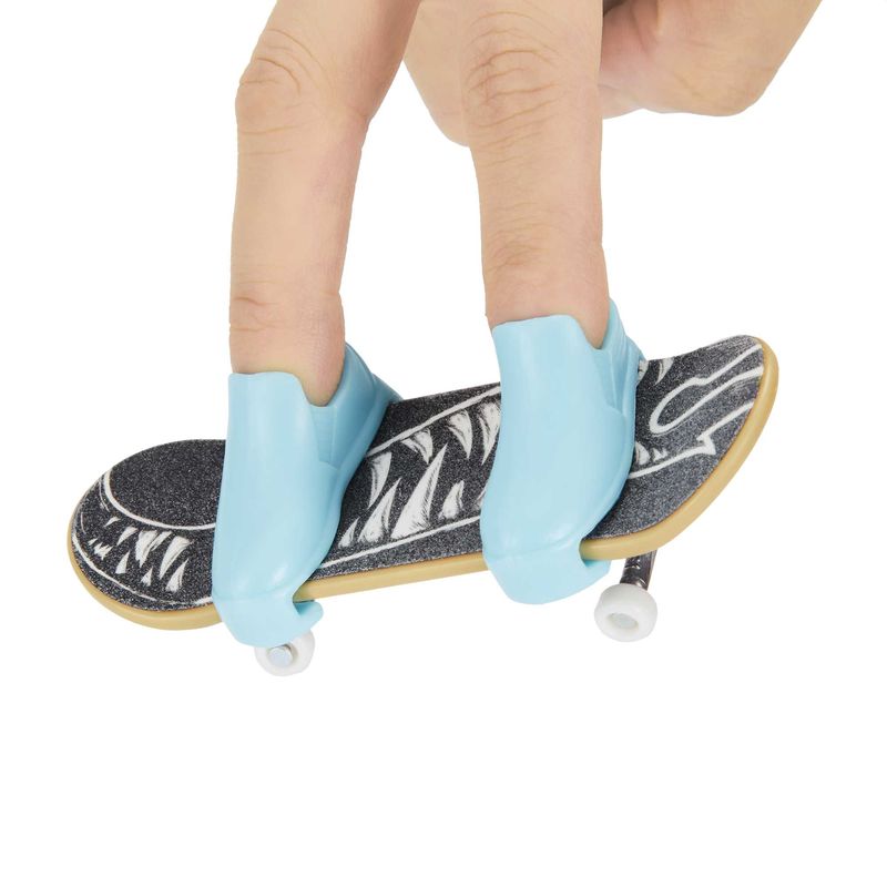 Hot Wheels Skate Fingerboard Single Pack - Ideal for Trick Enthusiasts