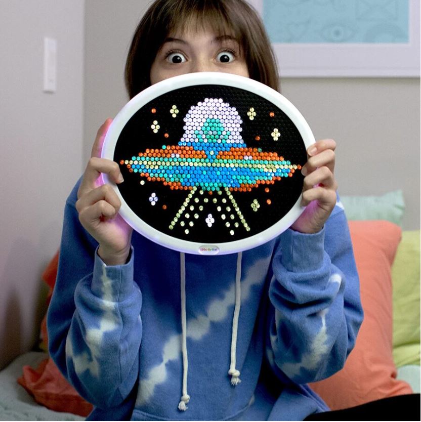 High - Definition Oval Lite Brite with More Holes and Pegs