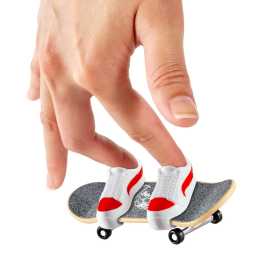 Hot Wheels Skate Multipack: Assorted Fingerboards and Interchangeable Skate Shoes