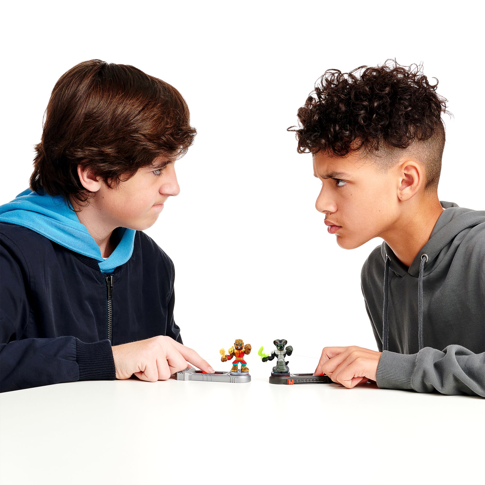 Akedo Ultimate Arcade Warriors: Steelfang vs Epic Gokong - Exclusive Toy Set for Boys
