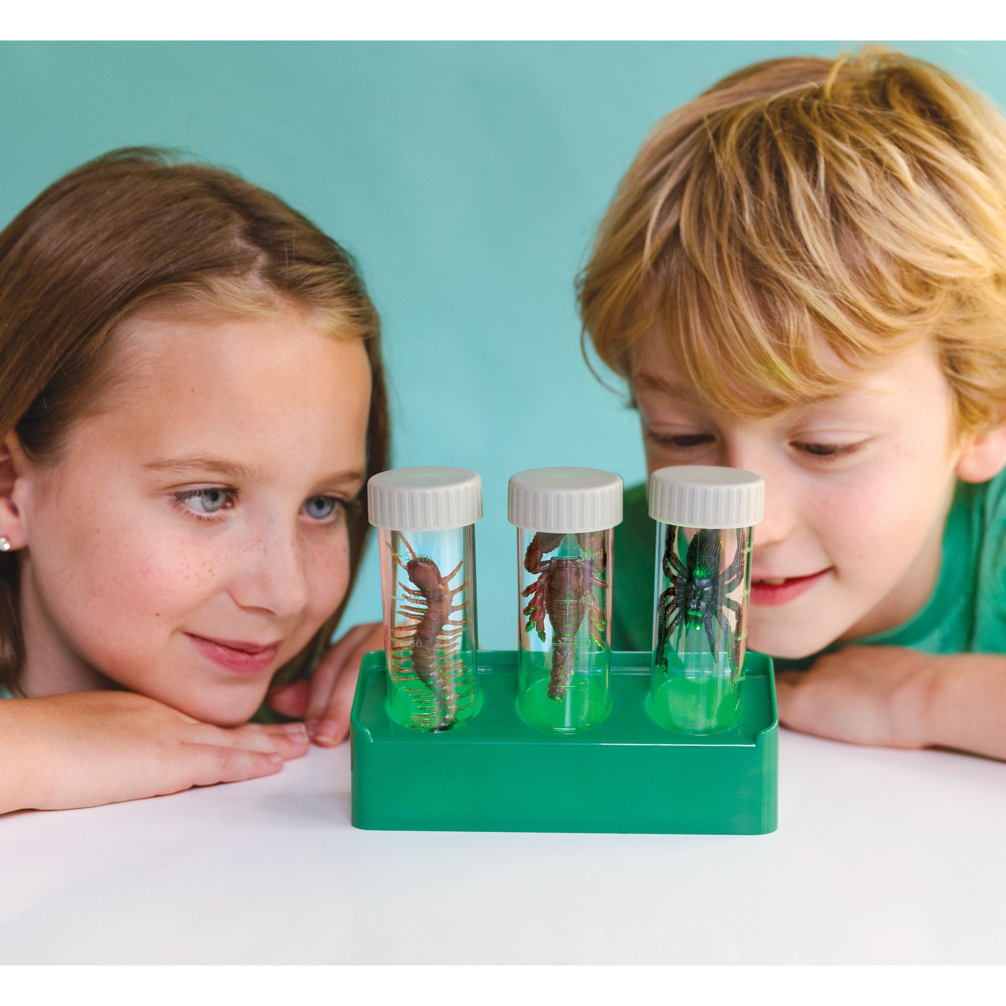 Hot Sale! 4M Kidzlabs Glow Critter Lab for Insect Specimen Observation (Ages 5+)