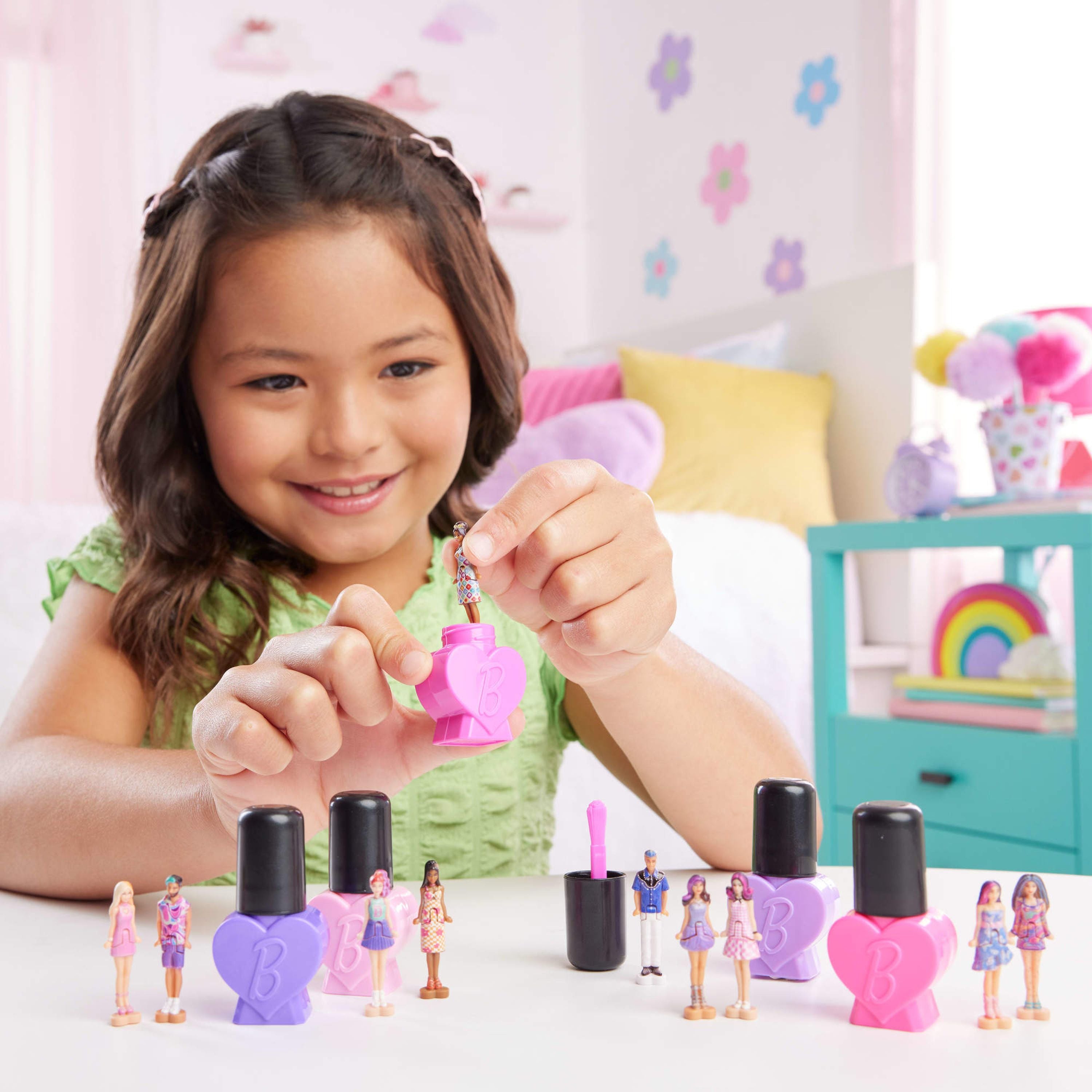 Mini BarbieLand Fashionistas: 3.8cm Surprise Barbie & Ken Dolls